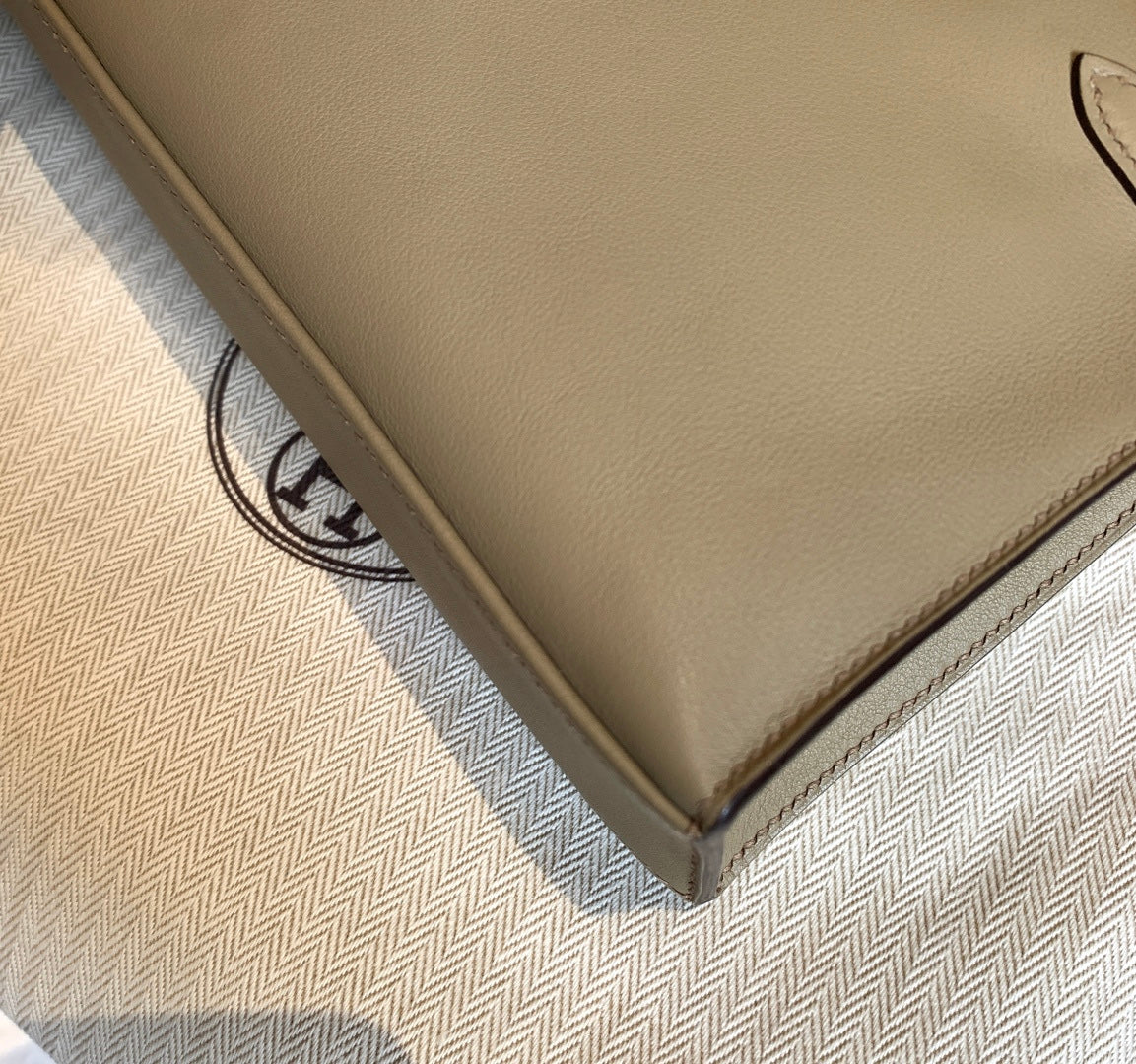 Hermes Kelly Cut Clutch Etoupe Leather Gold Hardware