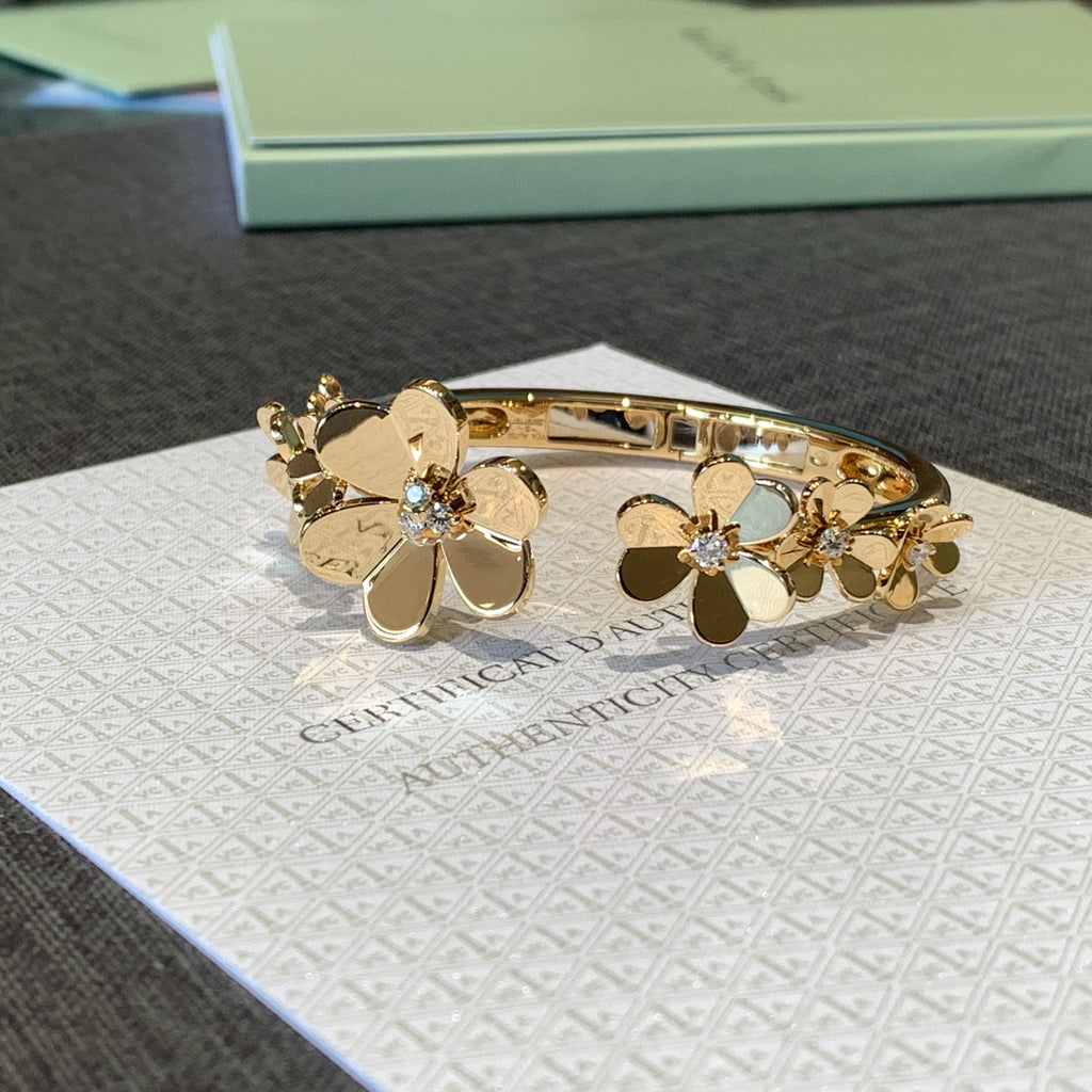 Van Cleef & Arpels Frivole Bangle 18K Yellow Gold Diamonds