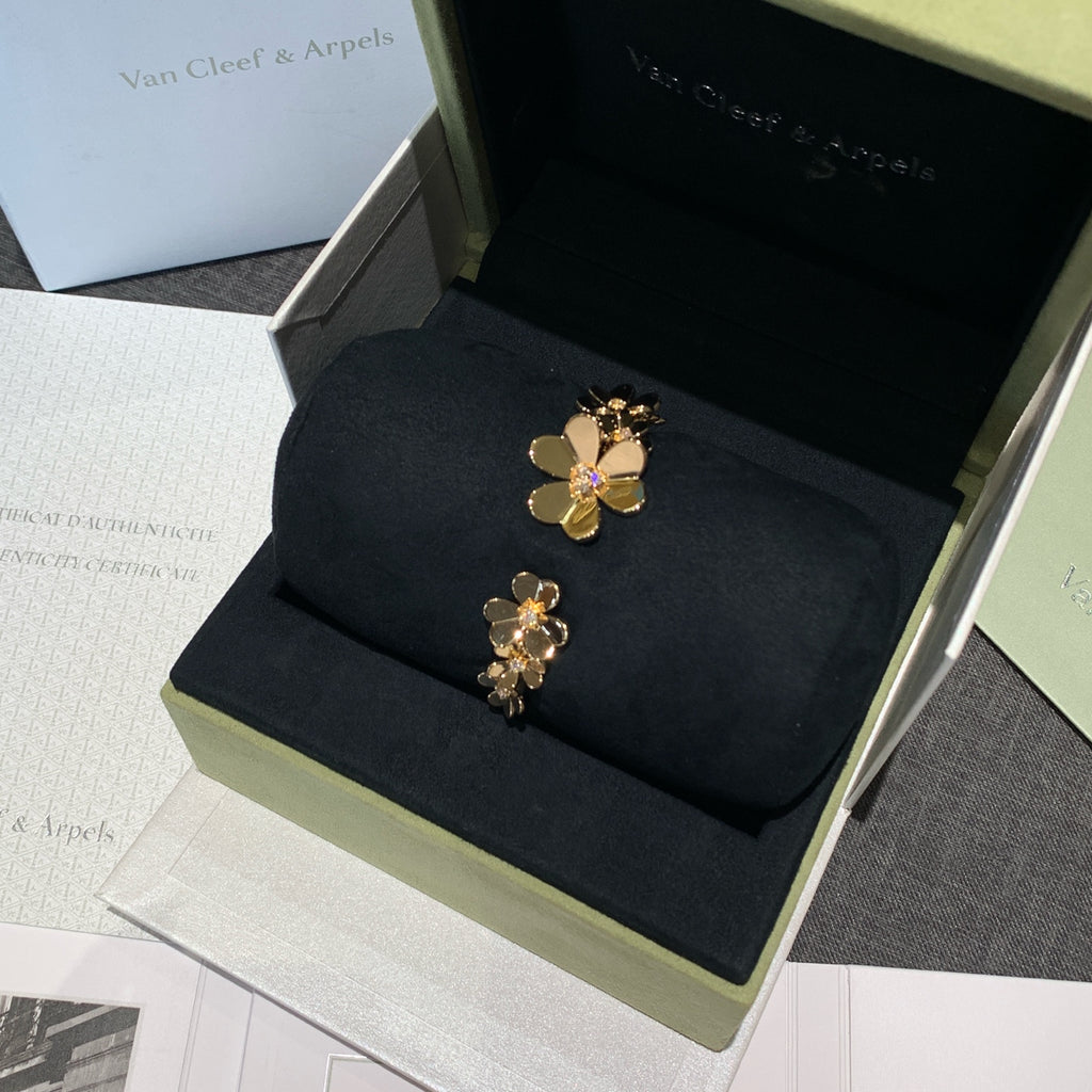 Van Cleef & Arpels Frivole Bangle 18K Yellow Gold Diamonds