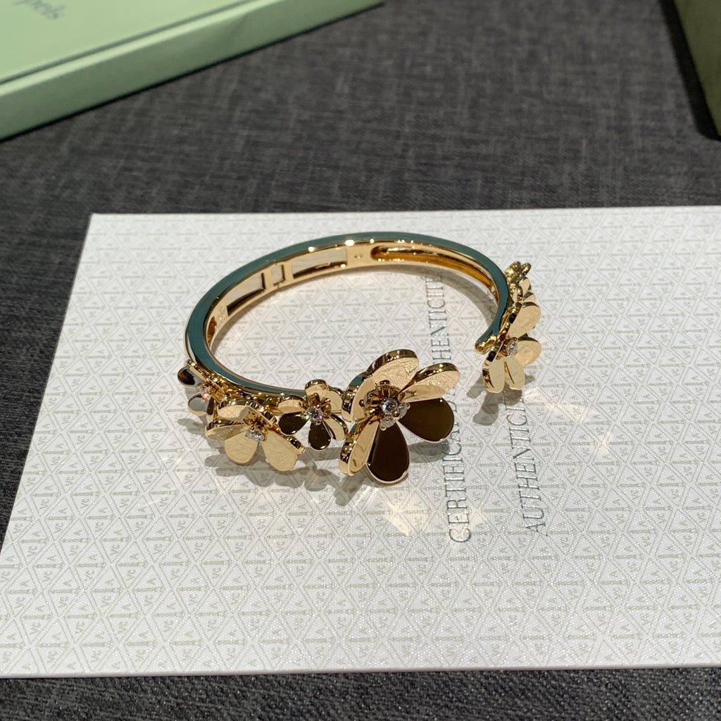Van Cleef & Arpels Frivole Bangle 18K Yellow Gold Diamonds