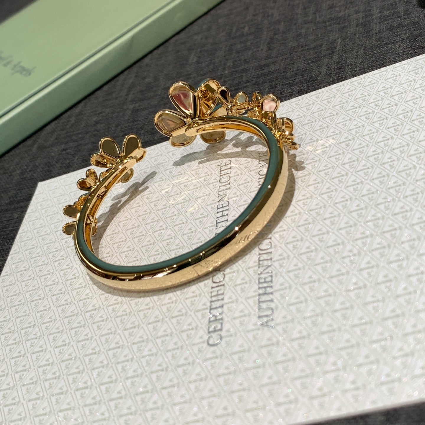 Van Cleef & Arpels Frivole Bangle 18K Yellow Gold Diamonds