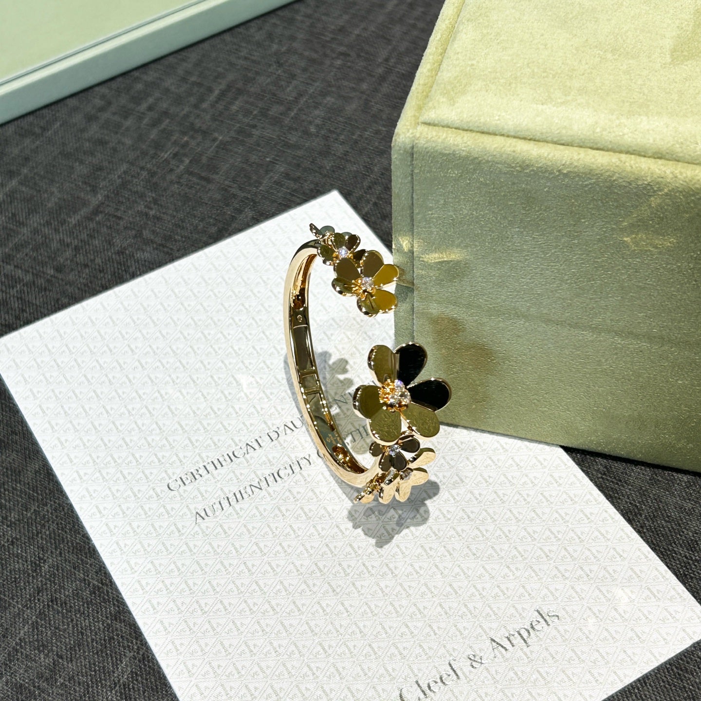 Van Cleef & Arpels Frivole Bangle 18K Yellow Gold Diamonds